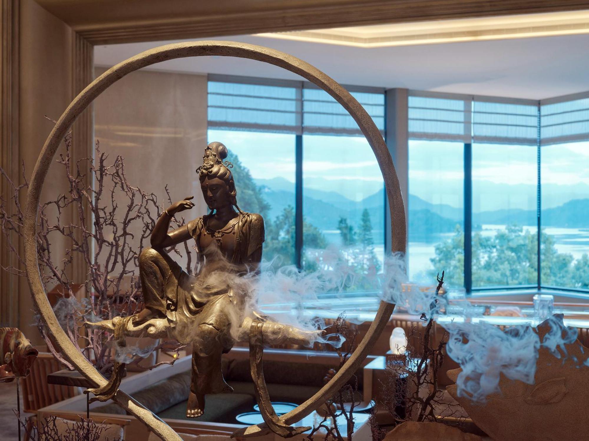 Fleur De Chine Hotel Yuchi Exterior photo The statue of the Buddha in the lobby of the hotel