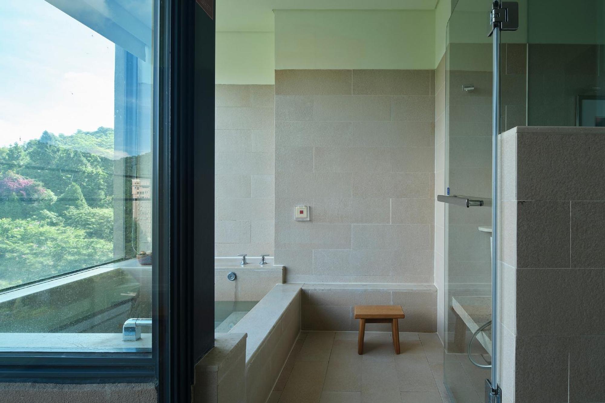 Fleur De Chine Hotel Yuchi Room photo A modern Japanese bathroom