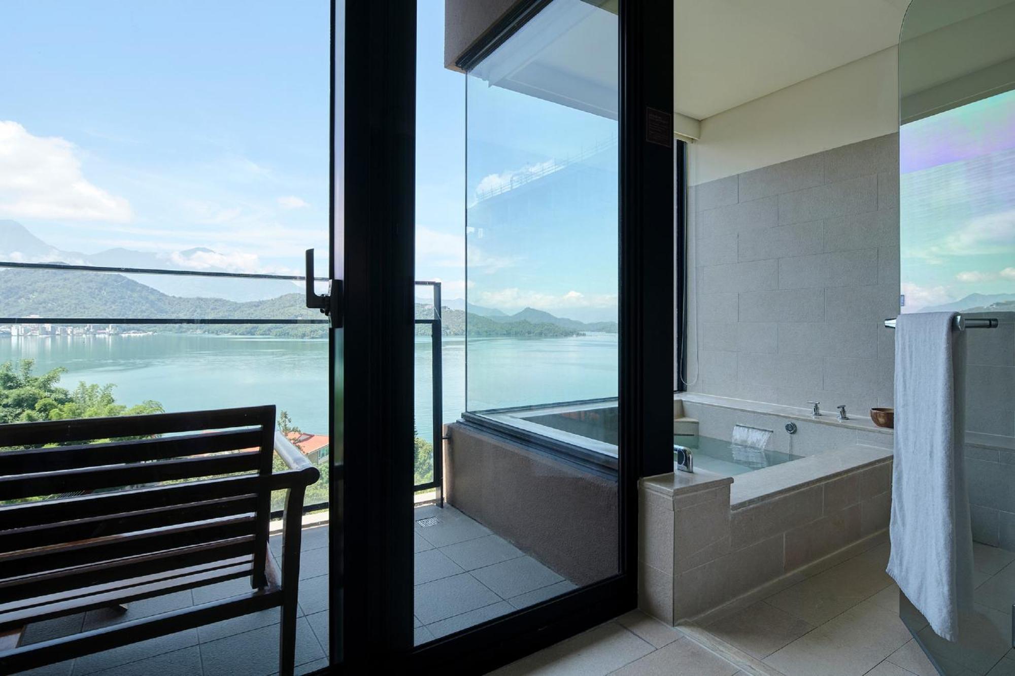 Fleur De Chine Hotel Yuchi Exterior photo A modern Japanese bathroom