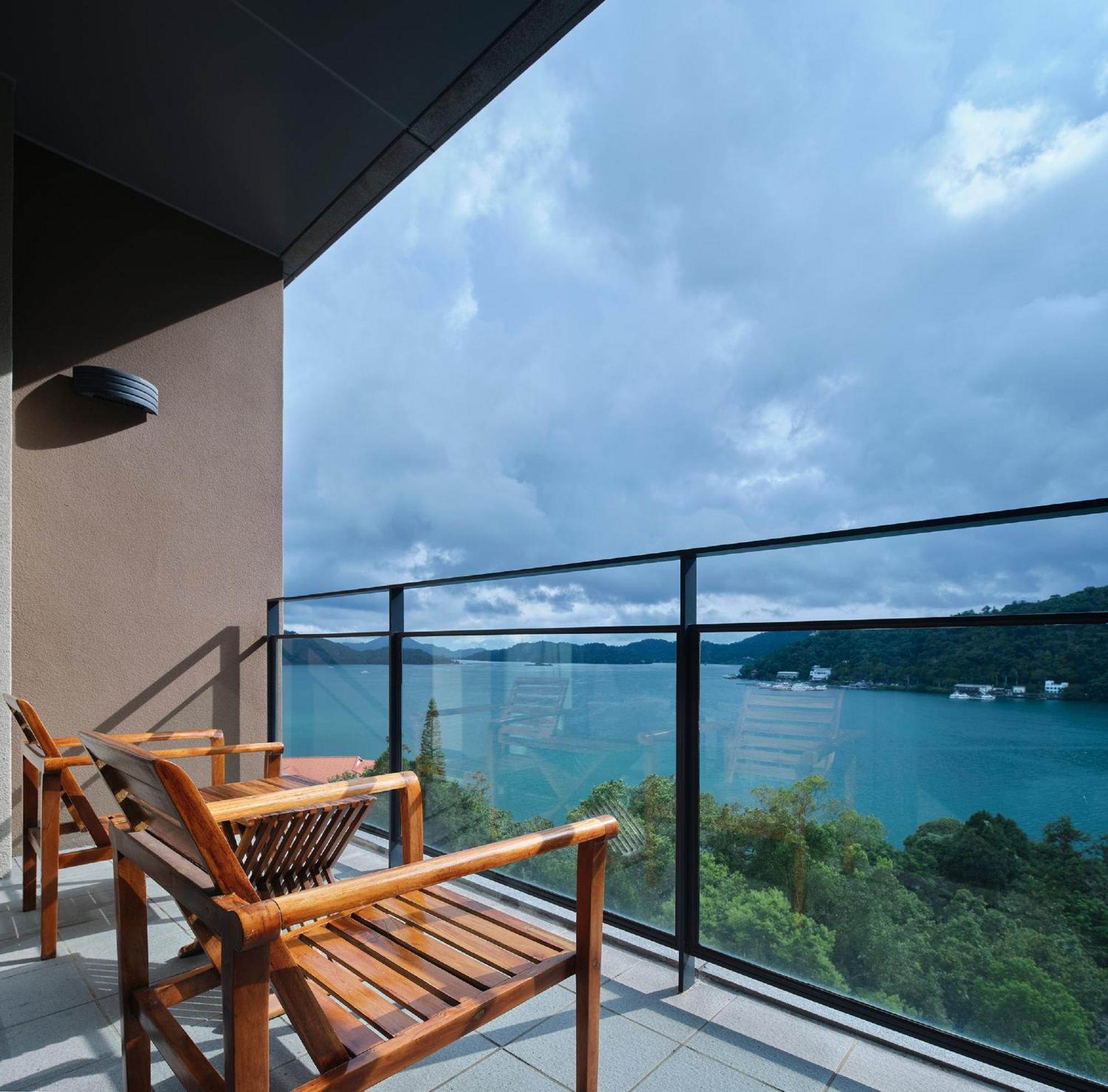 Fleur De Chine Hotel Yuchi Room photo View of Lake Biwa from a guest room