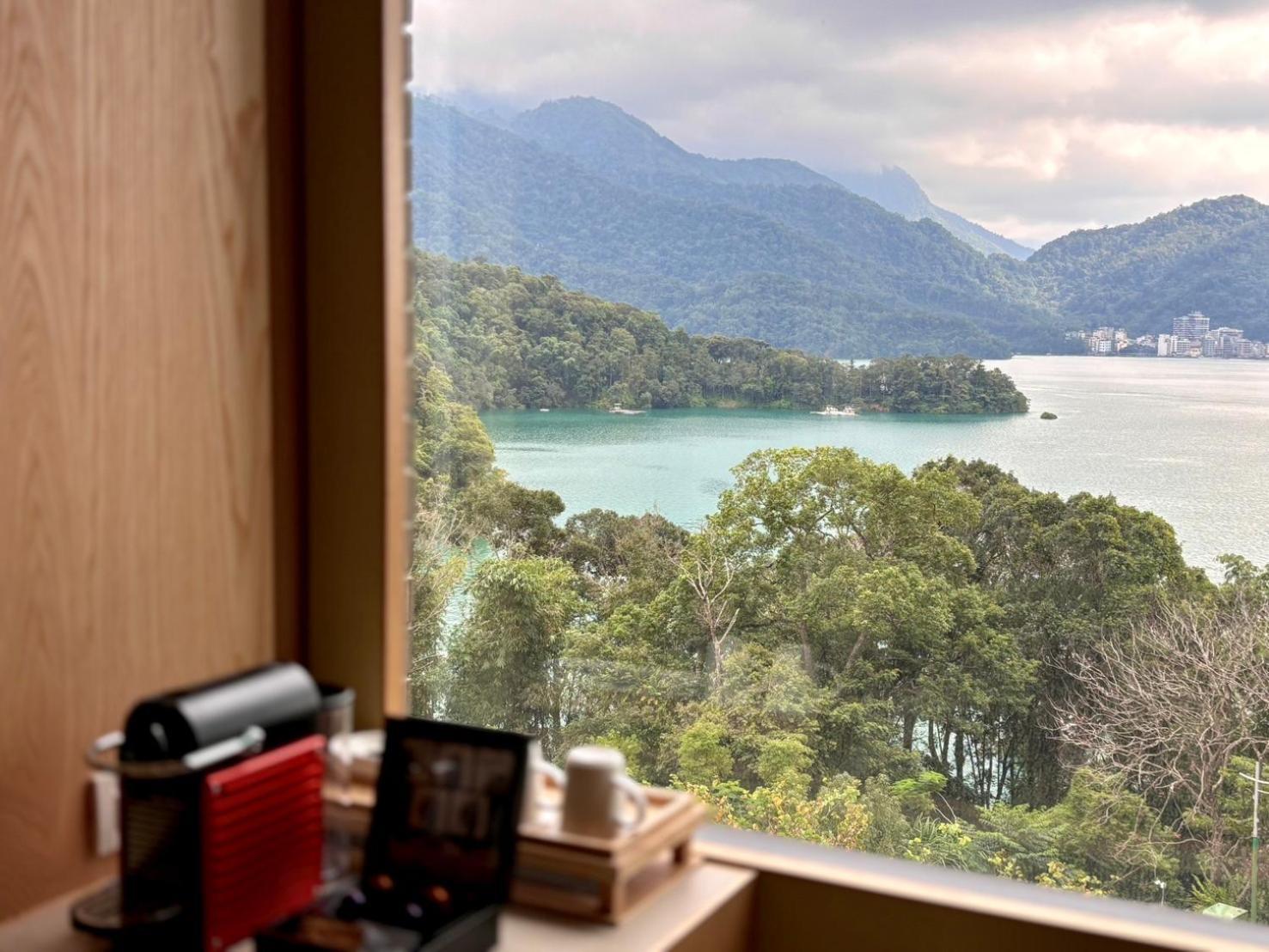 Fleur De Chine Hotel Yuchi Exterior photo View of the lake from a hotel room